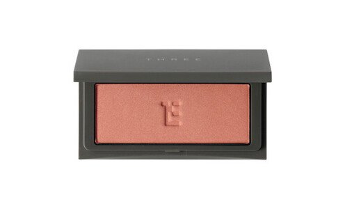 THREE Cheeky Chic Blush — компактные румяна