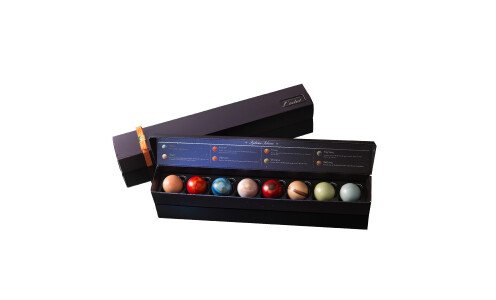 RIHGA ROYAL L'eclat Wakusei no Kagayaki — шоколадные конфеты в виде планет Солнечной системы