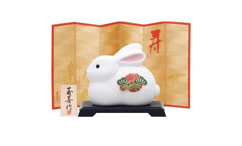 YAKUSHIGAMA Rabbit Figurine  — символ года 2023 нарядный кролик на подставке 