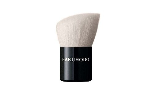HAKUHODO H3802 — кисть для тональных средств